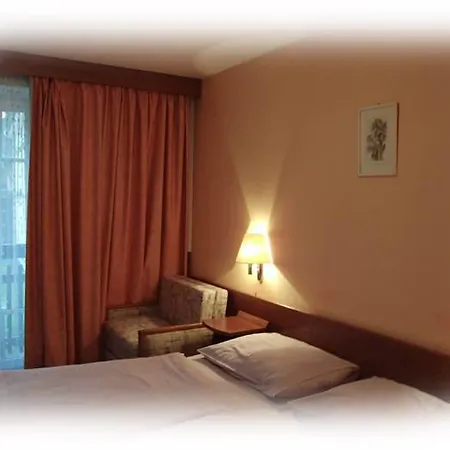 Prom Svoboda nad Úpou